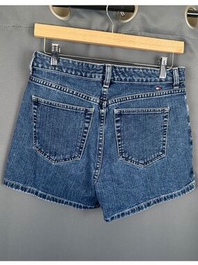 Tommy Hilfiger Vintage Denim
Jean Shorts Medium
Wash Button Fly Cotton sz 4